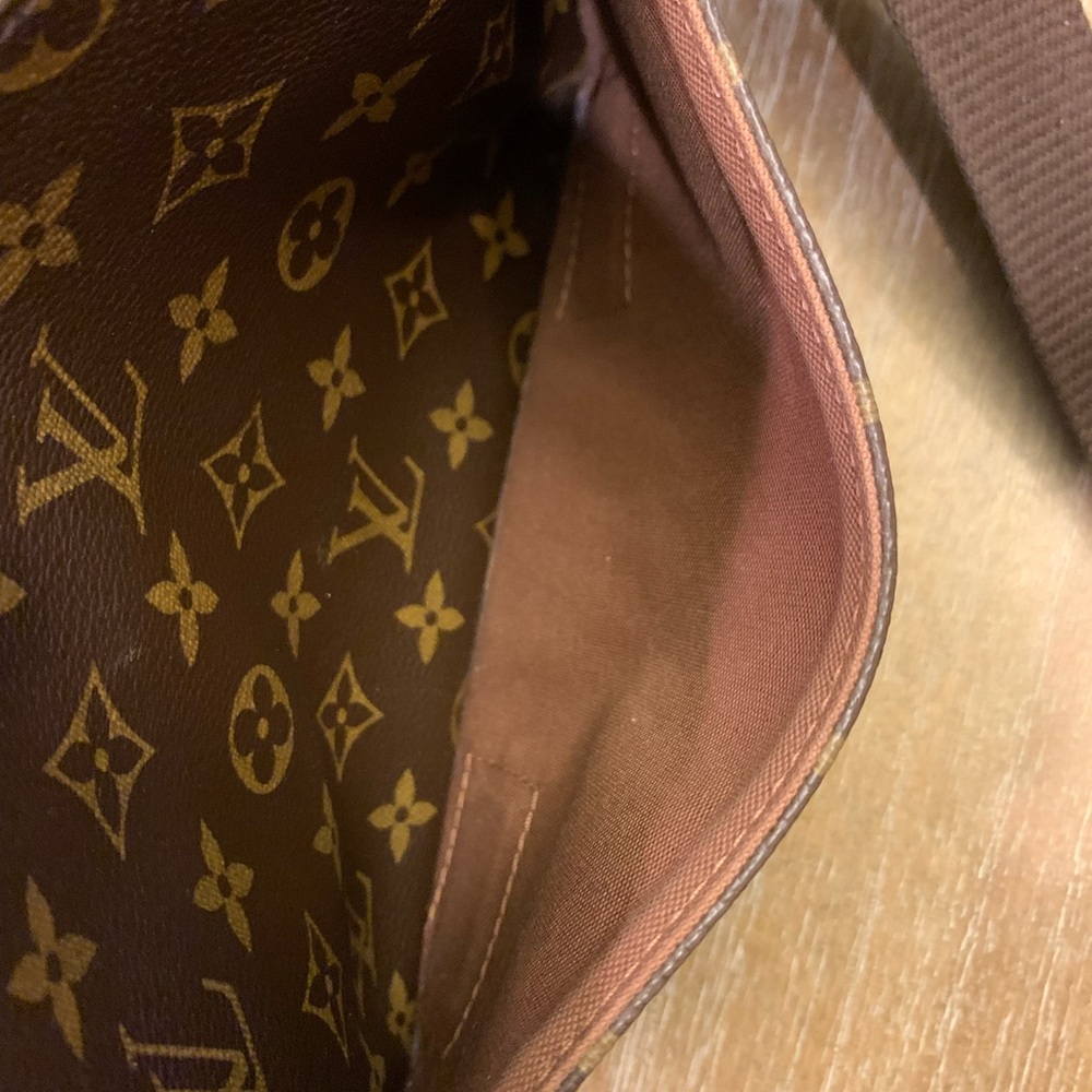 Authentic Louis Vuitton Brown Monogram Messenger Bag - Picture 6 of 16